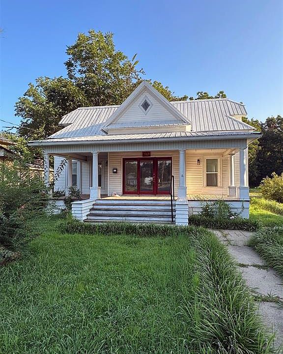 1st image of 333 E Stoddard St