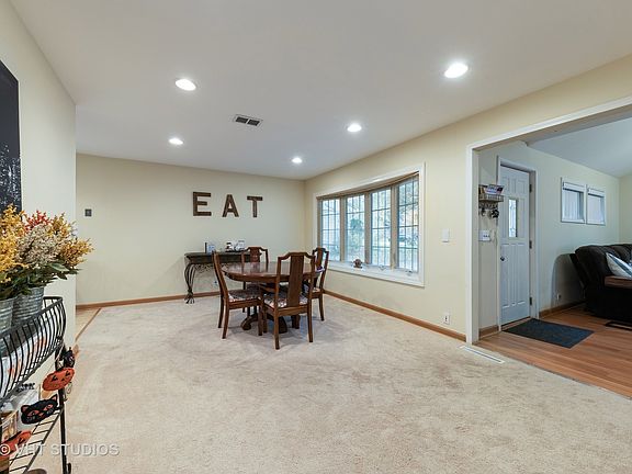 5th image of 402 W Creekwood Dr