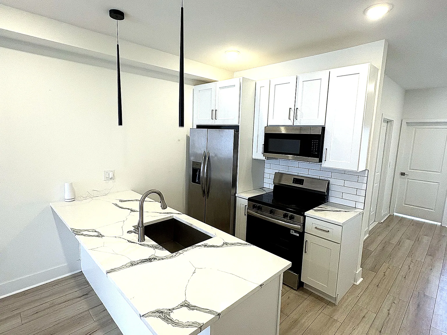 3 bed, 1500 sqft, $2,200 — Photo 4