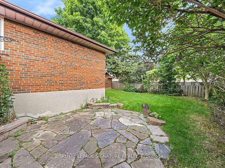 21 Broadlands Blvd — Photo 36