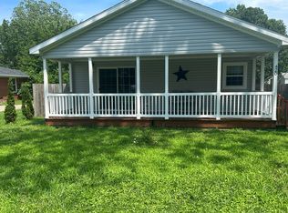 420 Elizabeth St, Fennville, MI 49408
