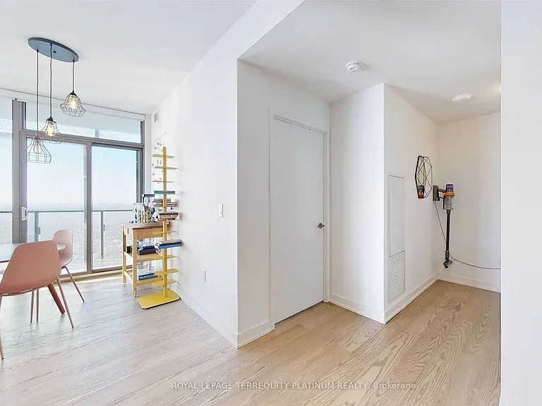 11 Wellesley St W #6005 — Photo 6