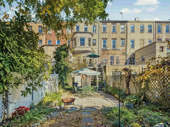 882 Park Place image 46 of 49