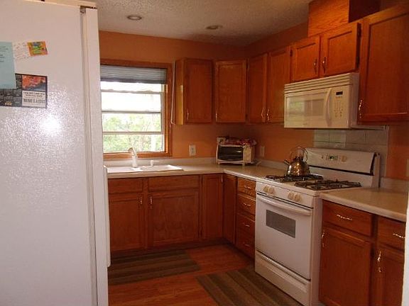 4th image of 430 Winona St E