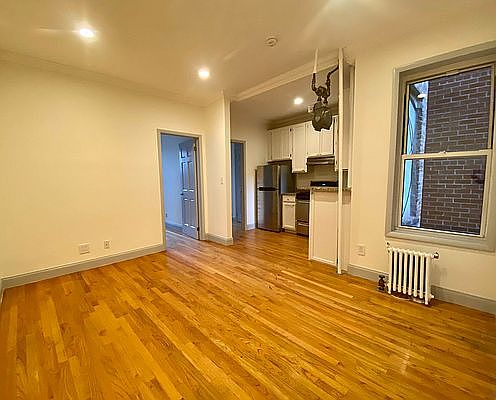 2nd image of 106 Norfolk St APT 15