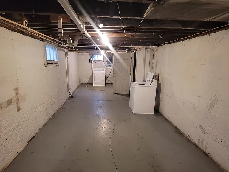 33 York Ave — Photo 16