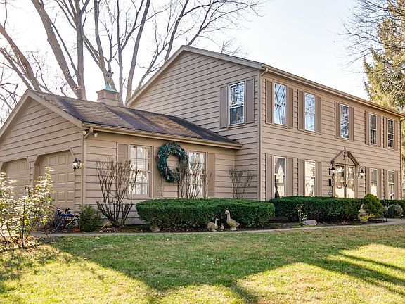 2nd image of 917 Bedford Ln
