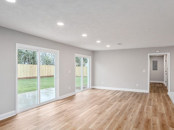 4th image of 909 Hammond Dr