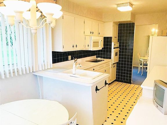 Eat in kitchen comes equipped with all appliances