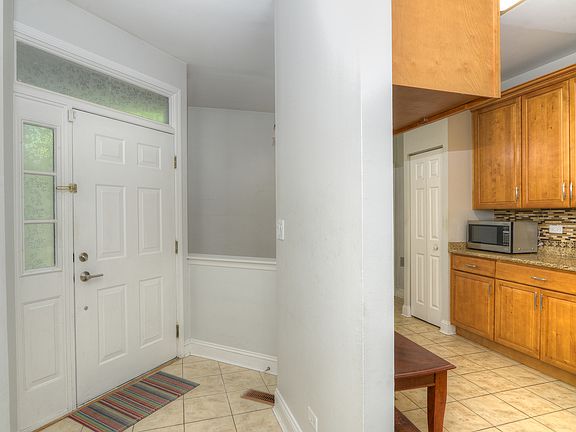 3rd image of 2205 Gladstone Ct