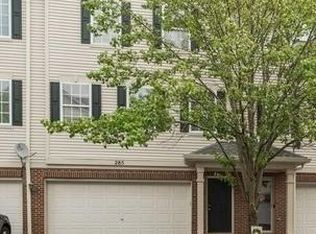 285 Evergreen Cir #285, Gilberts, IL 60136