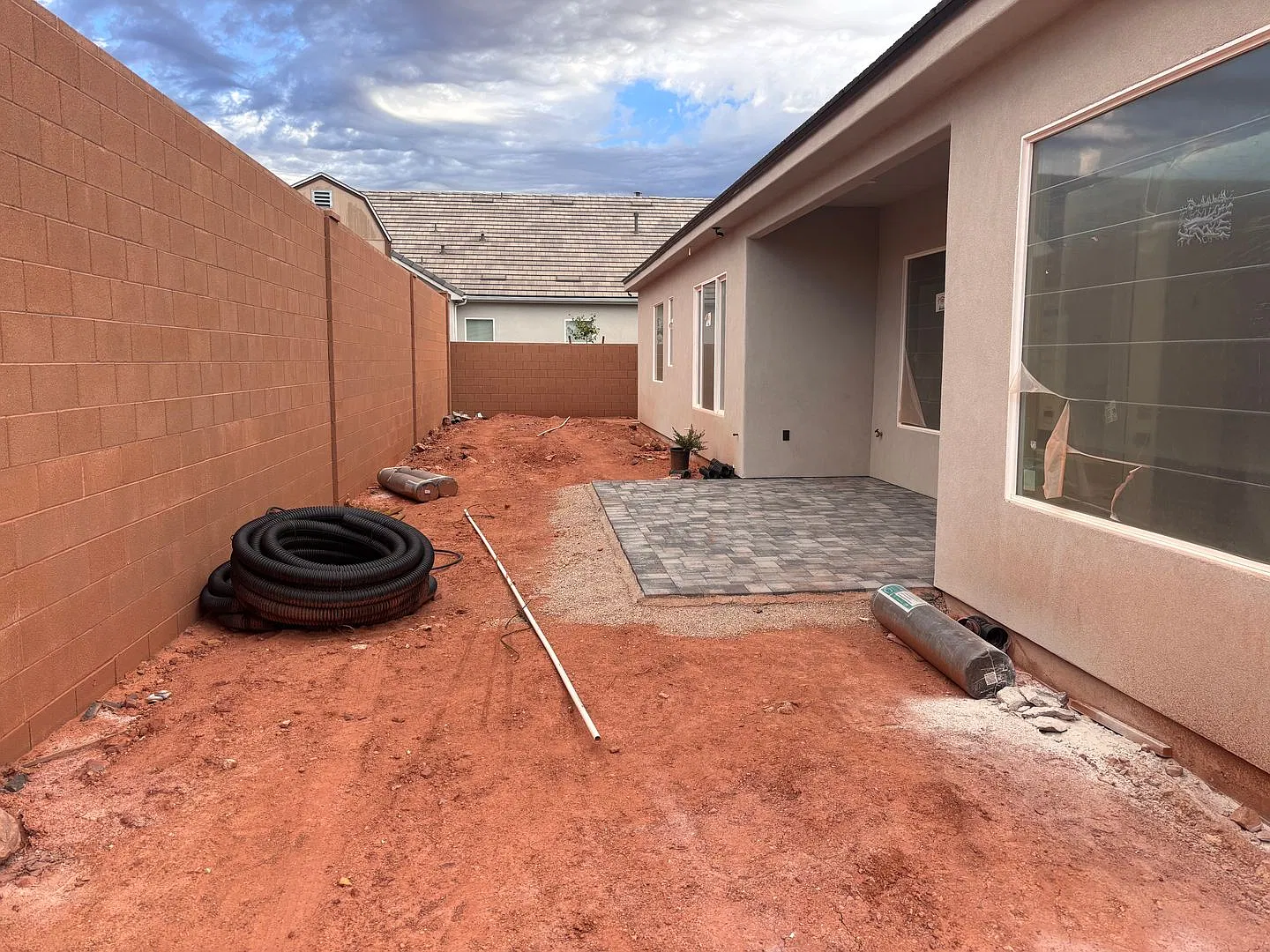 Beautiful 4 bed 3 bath home in Coral Canyon — Photo 2