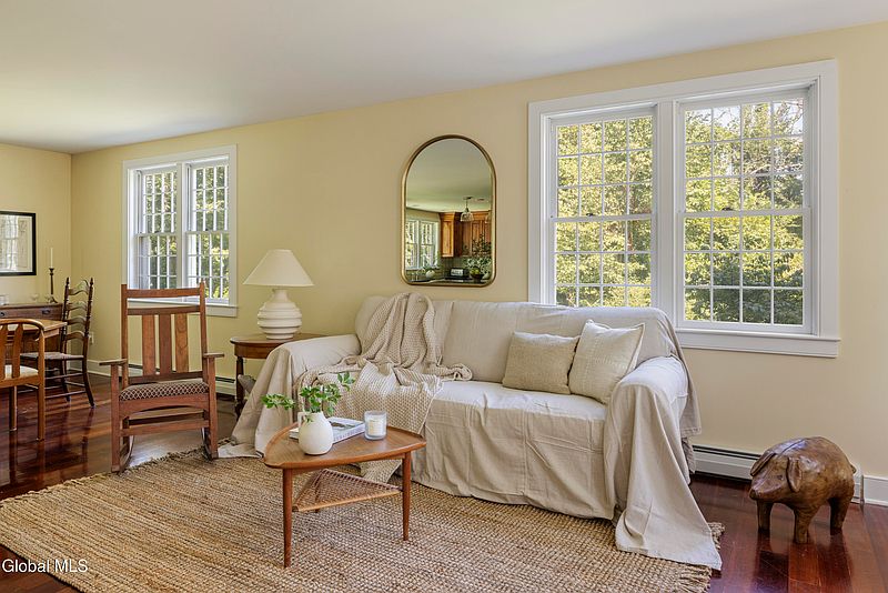 5th image of 28 Greenbrook Drive