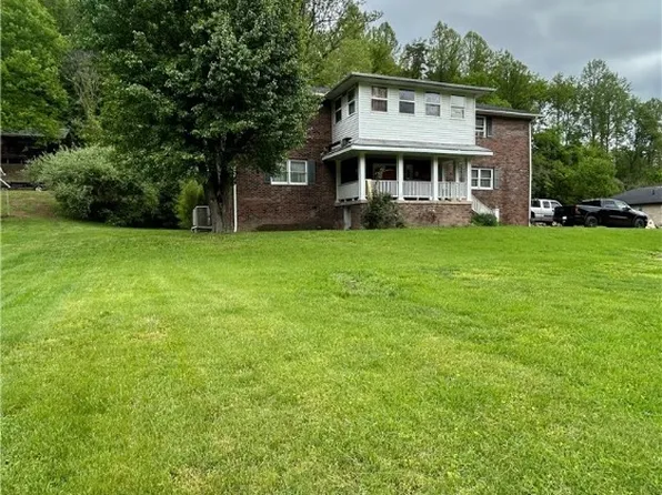 646 Little Coal River Rd, Alum Creek, WV 25003
