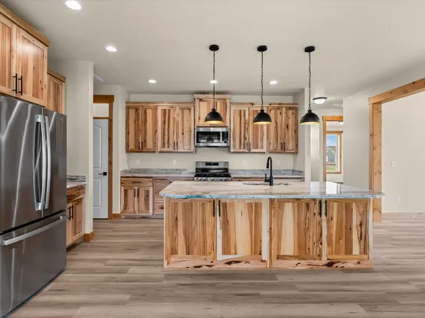 3814 Lovegrass Ln, Helena, MT 59602