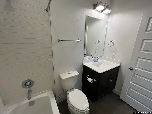 1146 N Olive St — Photo 17