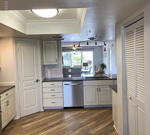 4th image of 8700 Ridgewood Ave #309