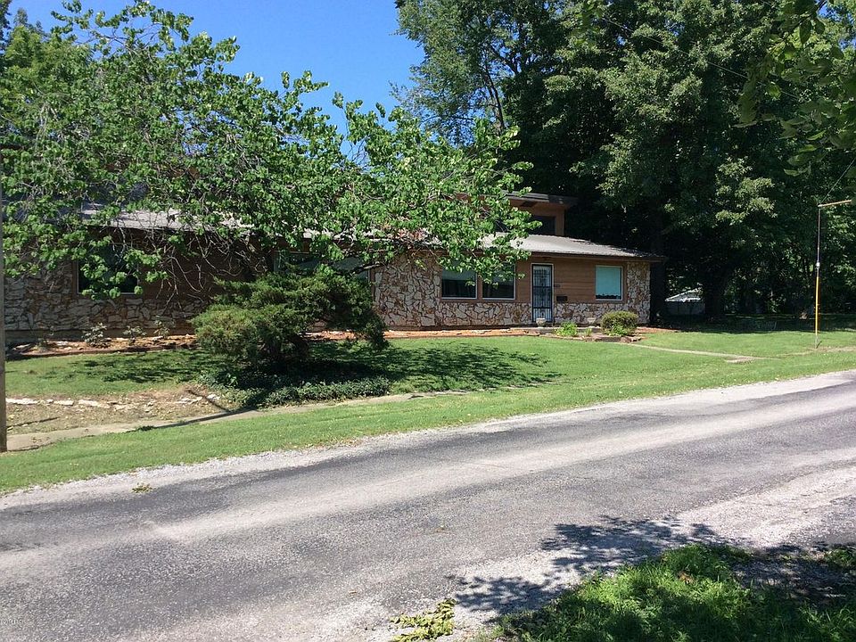 1st image of 410 W Illinois Ave