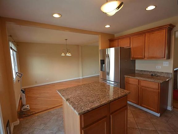 3rd image of 1600 Westbury Dr
