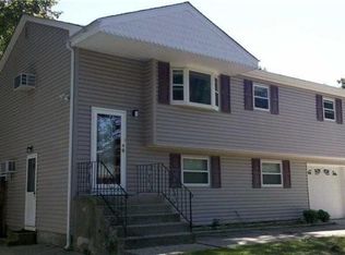 1257 Bastow St, Holbrook, NY 11741