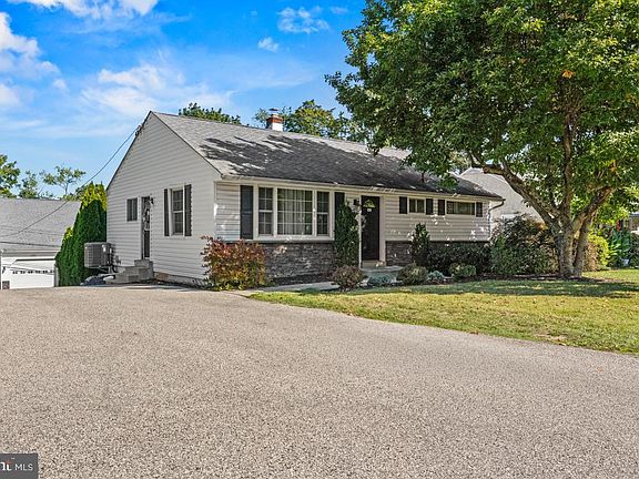 4th image of 416 Stuart Ln