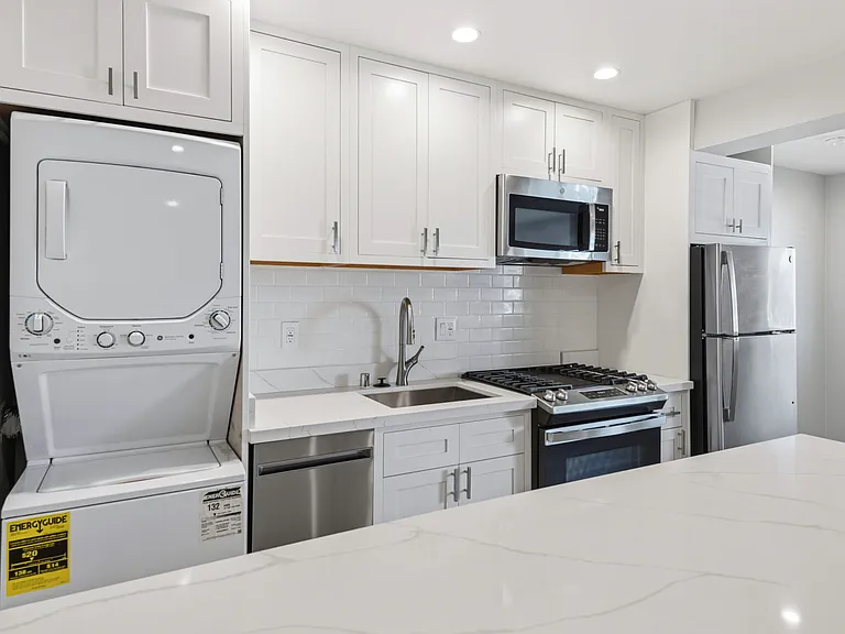 316 Beach Apartments — Photo 17