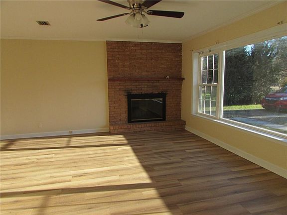 4th image of 3540 Williams St