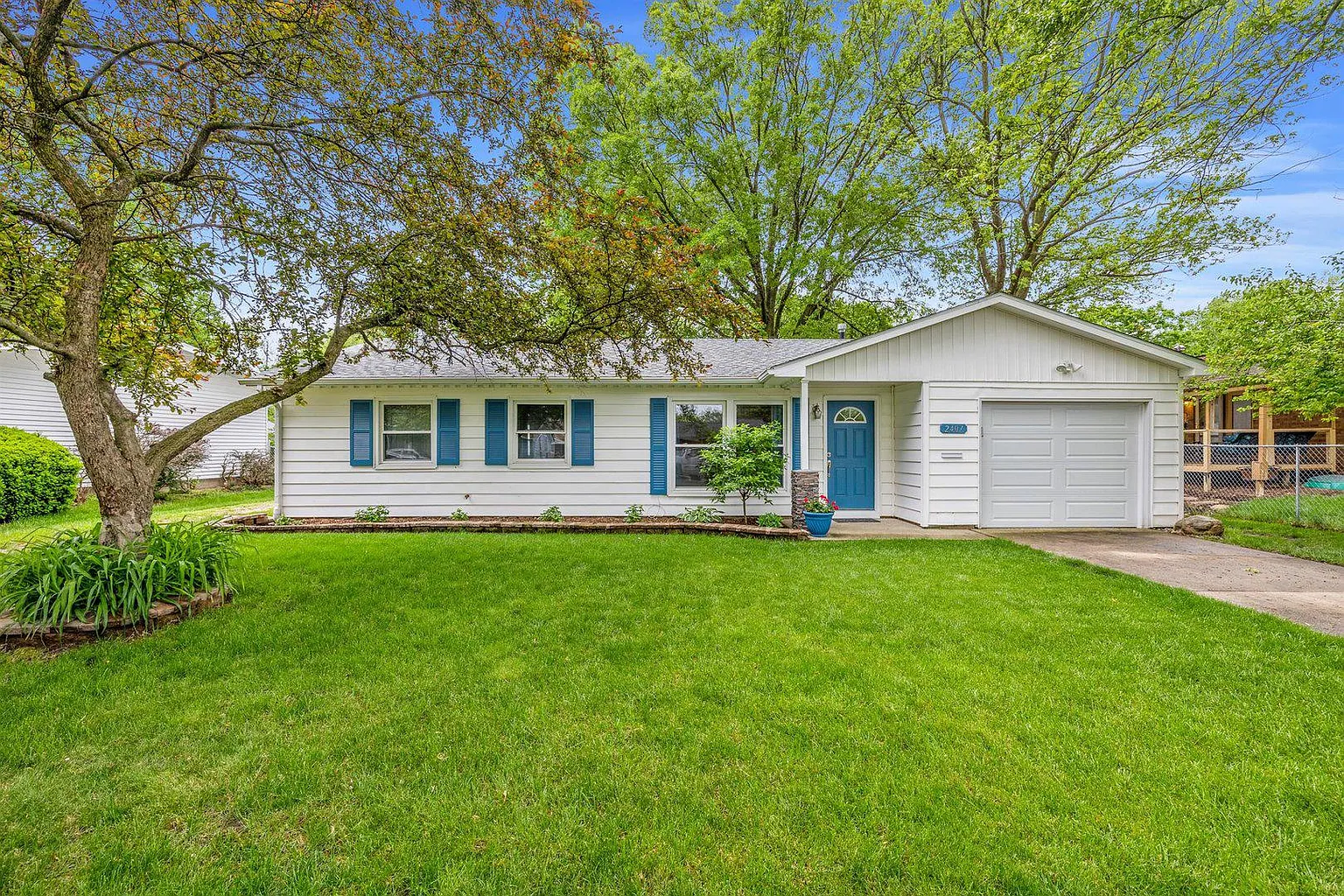 2407 Arden Dr photo 1
