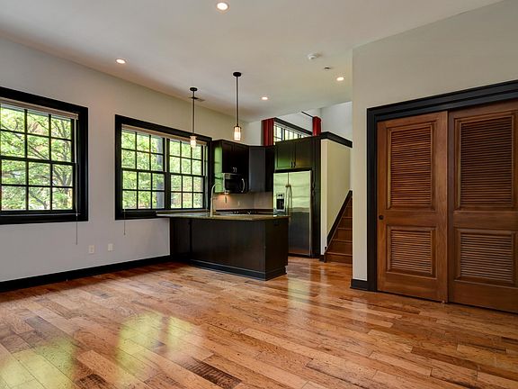 4th image of 164 E Gay St