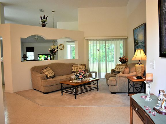 4th image of 2251 SE Berkshire Blvd