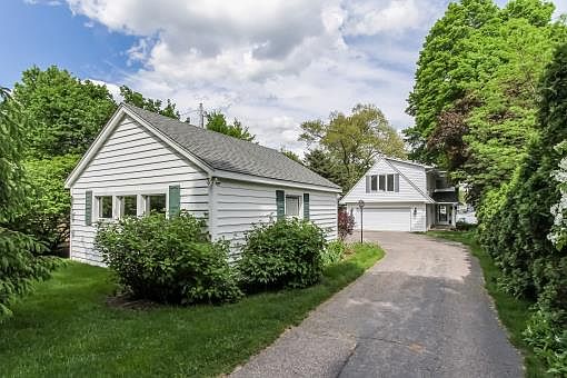 3rd image of 1365 W Gull Lake Dr