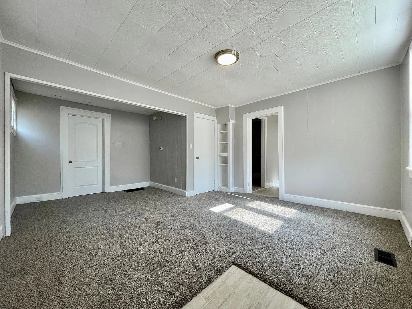 1 bed, 1.0 bath, 576 sqft, $775 — Photo 2
