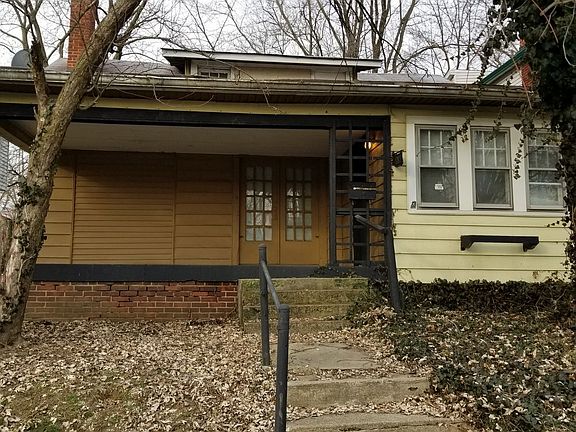 2nd image of 828 N Lasalle St