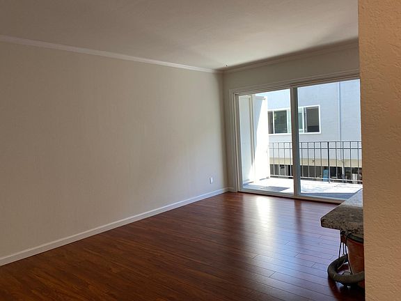 4th image of 837 Cowper St APT A