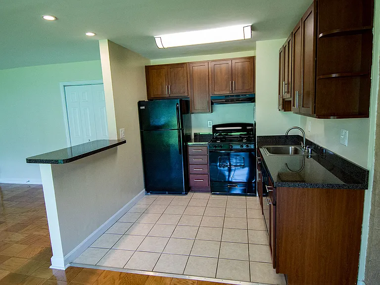 Heritage Park Apartments — Photo 59