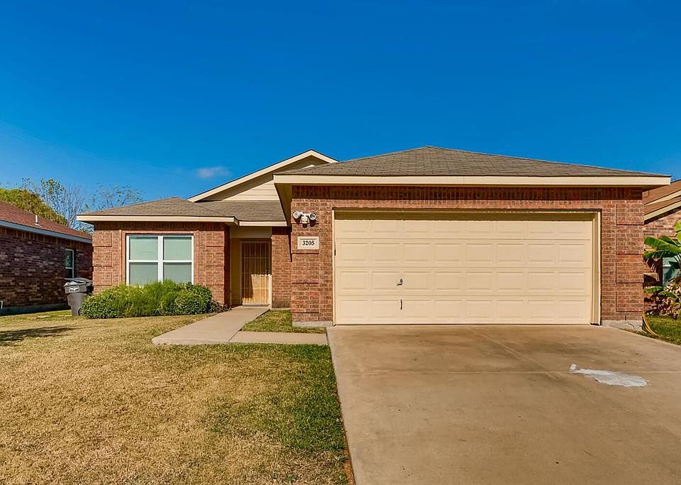 1st image of 3205 Royal Crest Dr