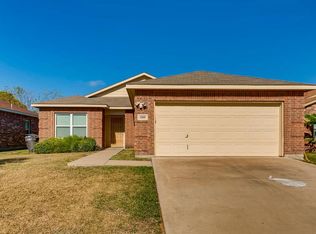3205 Royal Crest Dr, Fort Worth, TX 76140