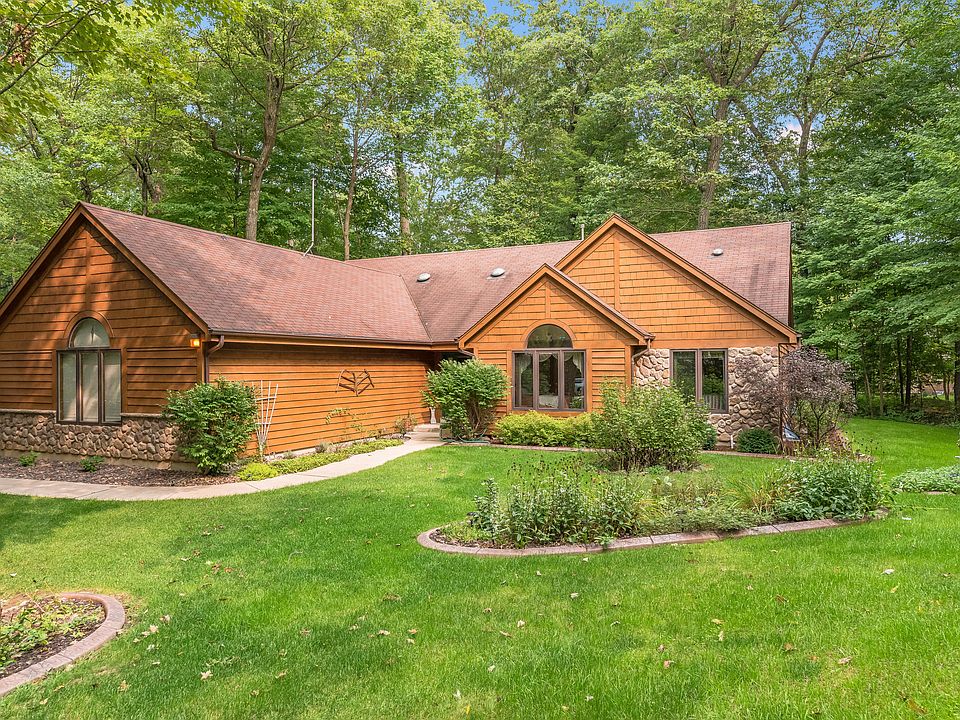 2nd image of 1062 Heather Ln