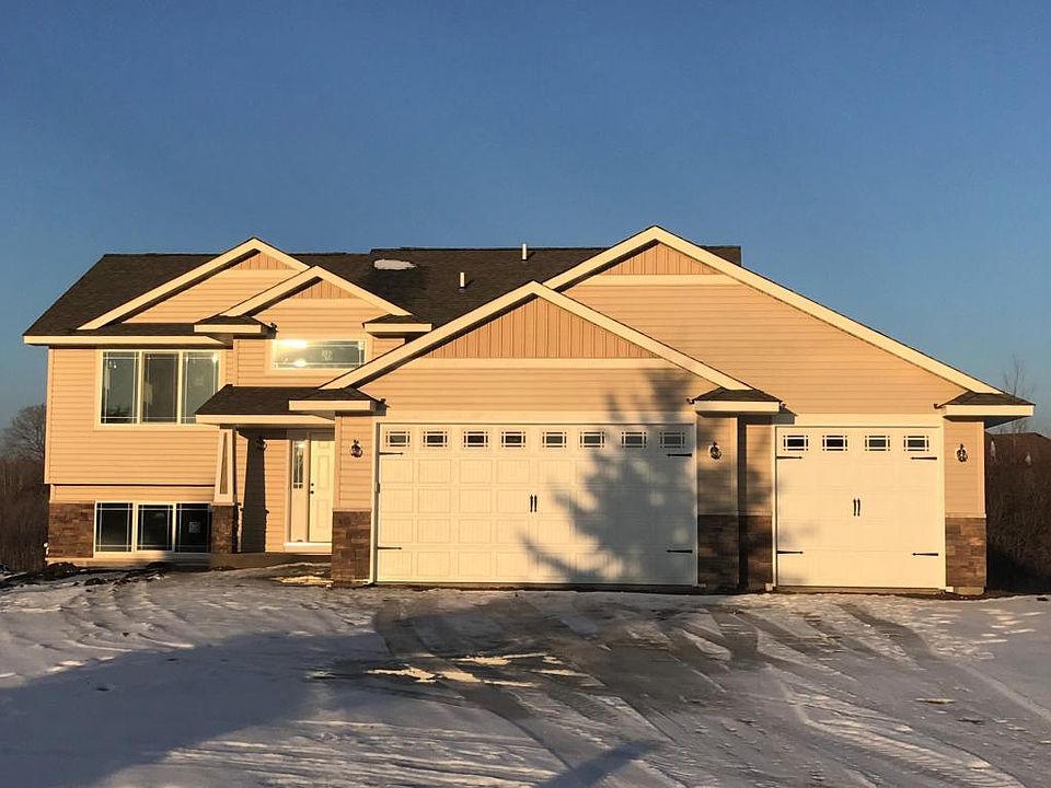1st image of 902 Winsome Way NE