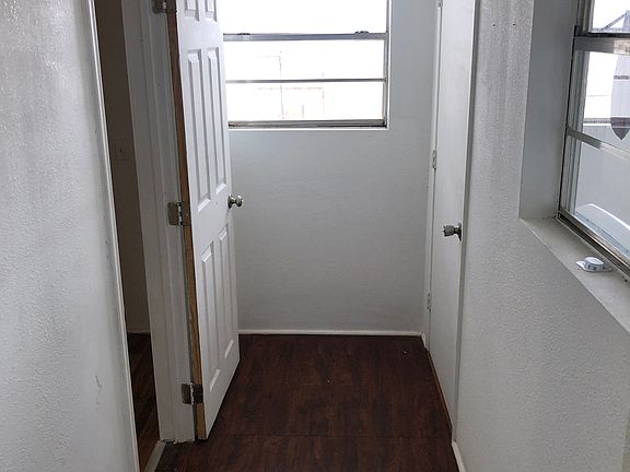 4th image of 933 Mesquite Ln