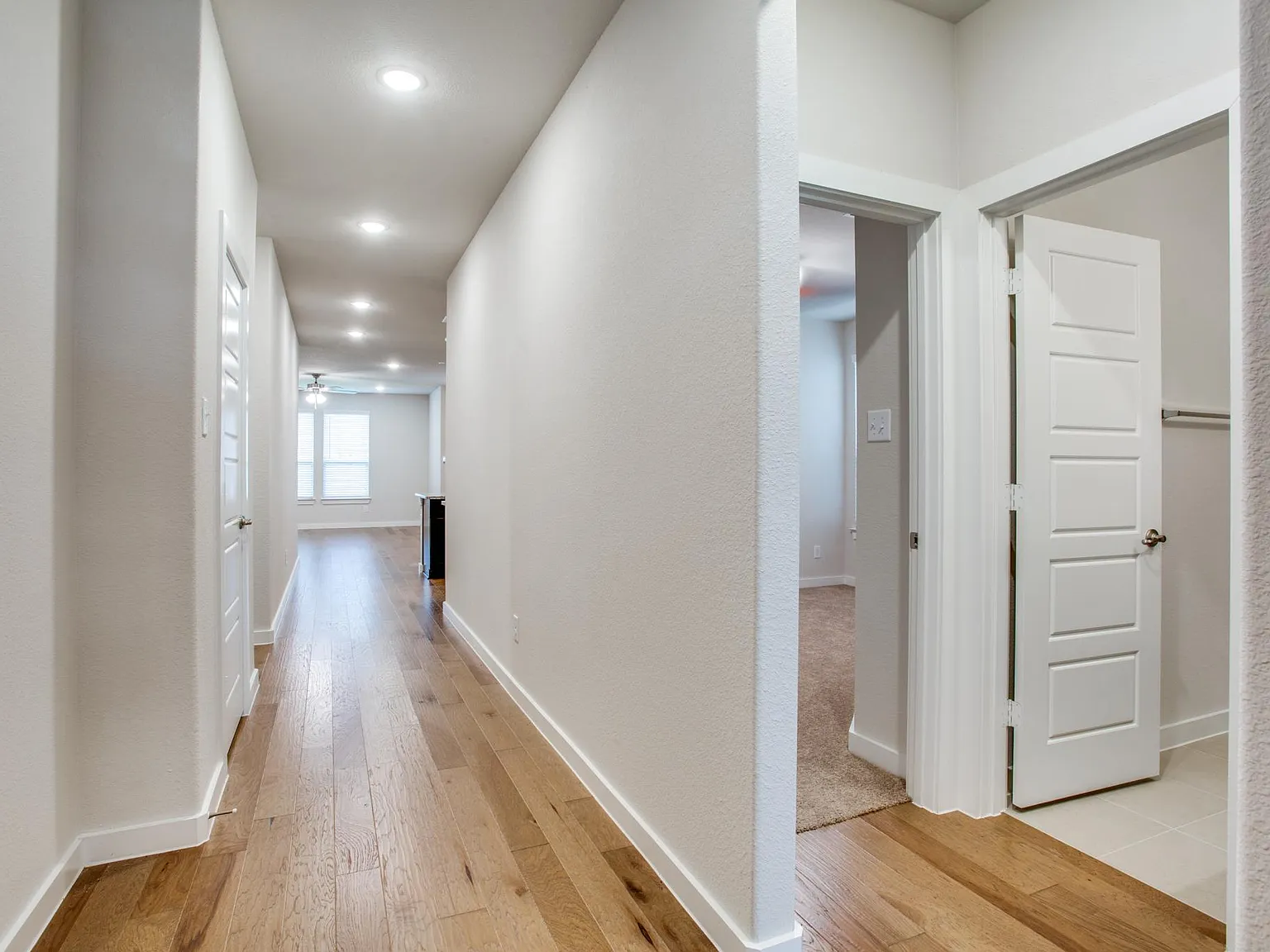 4 bed, 2044 sqft, $2,895 — Photo 4
