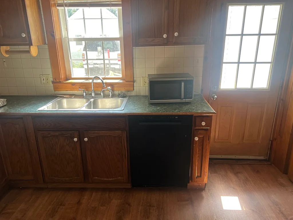 2 bed, 1.0 bath, 750 sqft, $2,350 — Photo 2