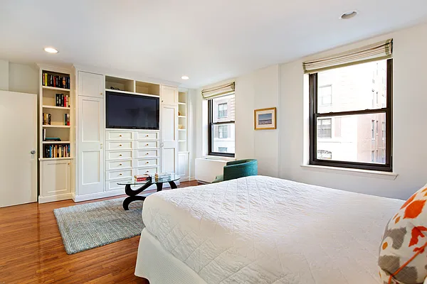 Sold by Douglas Elliman | media 18