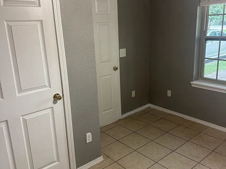 506 N Oak Ave — Photo 8