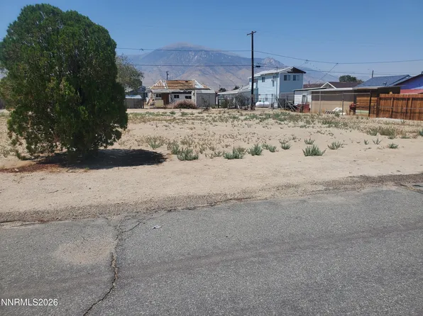 891 C St, Hawthorne, NV 89415