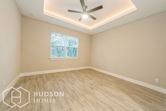 5th image of 228 Elm Ct