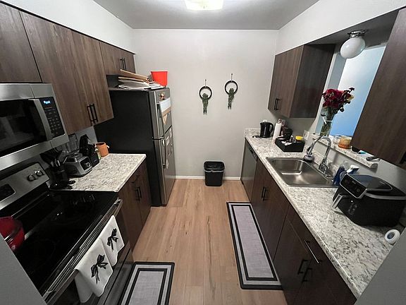 3rd image of 3278 N Dousman St APT 203
