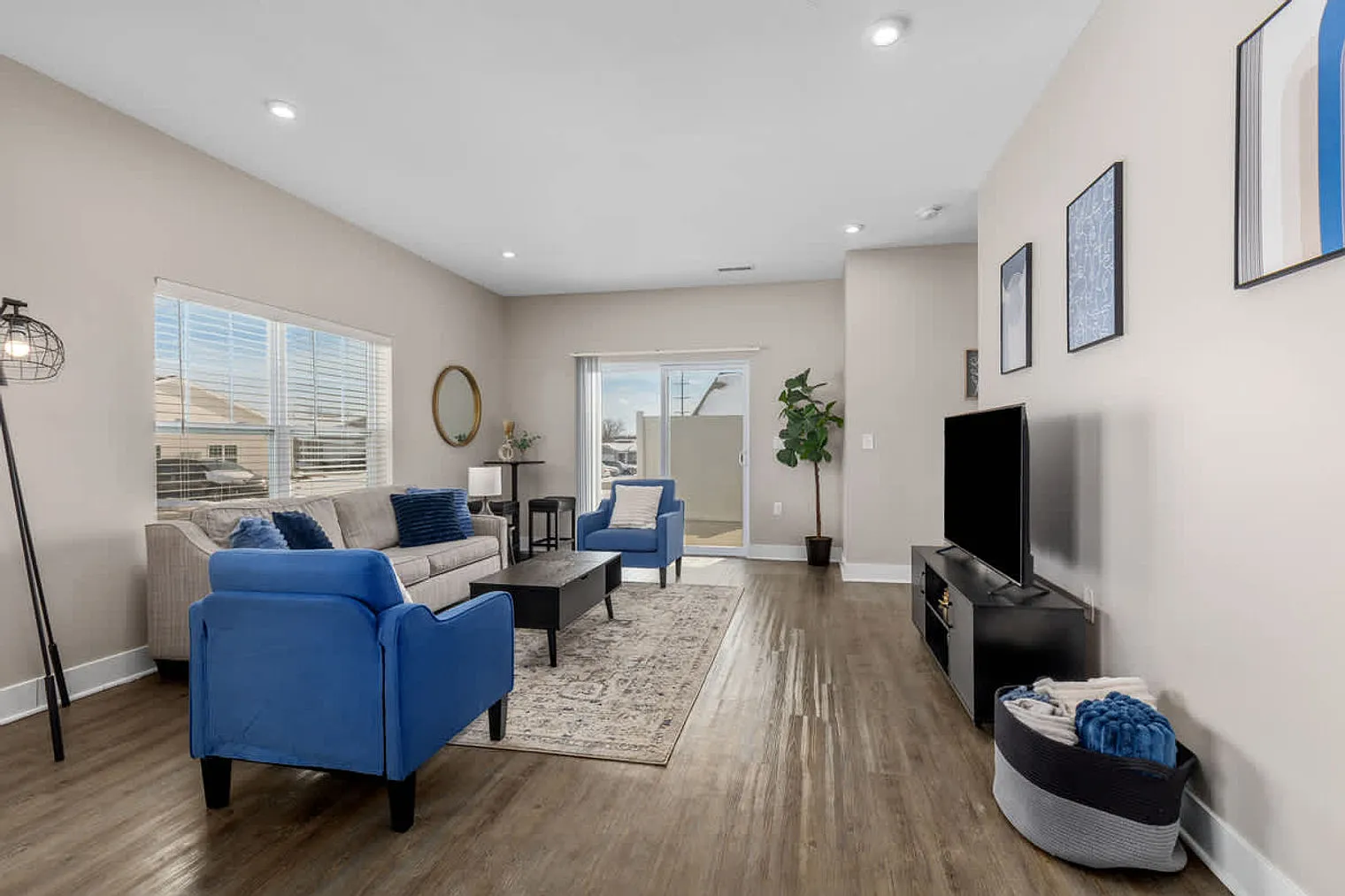 2 bed, 2.0 bath, 1453 sqft, $1,646 — Photo 2