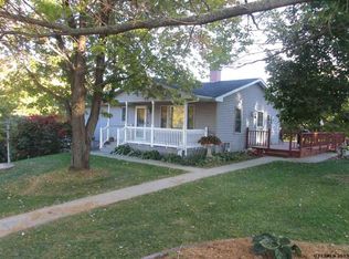 10014 Rio Vista Dr, Dubuque, IA 52001