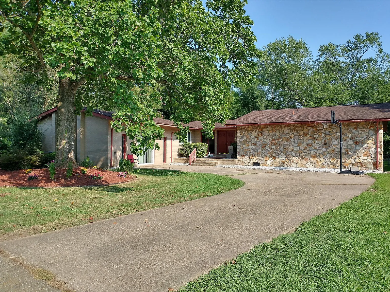 11 Towler Dr — Photo 1